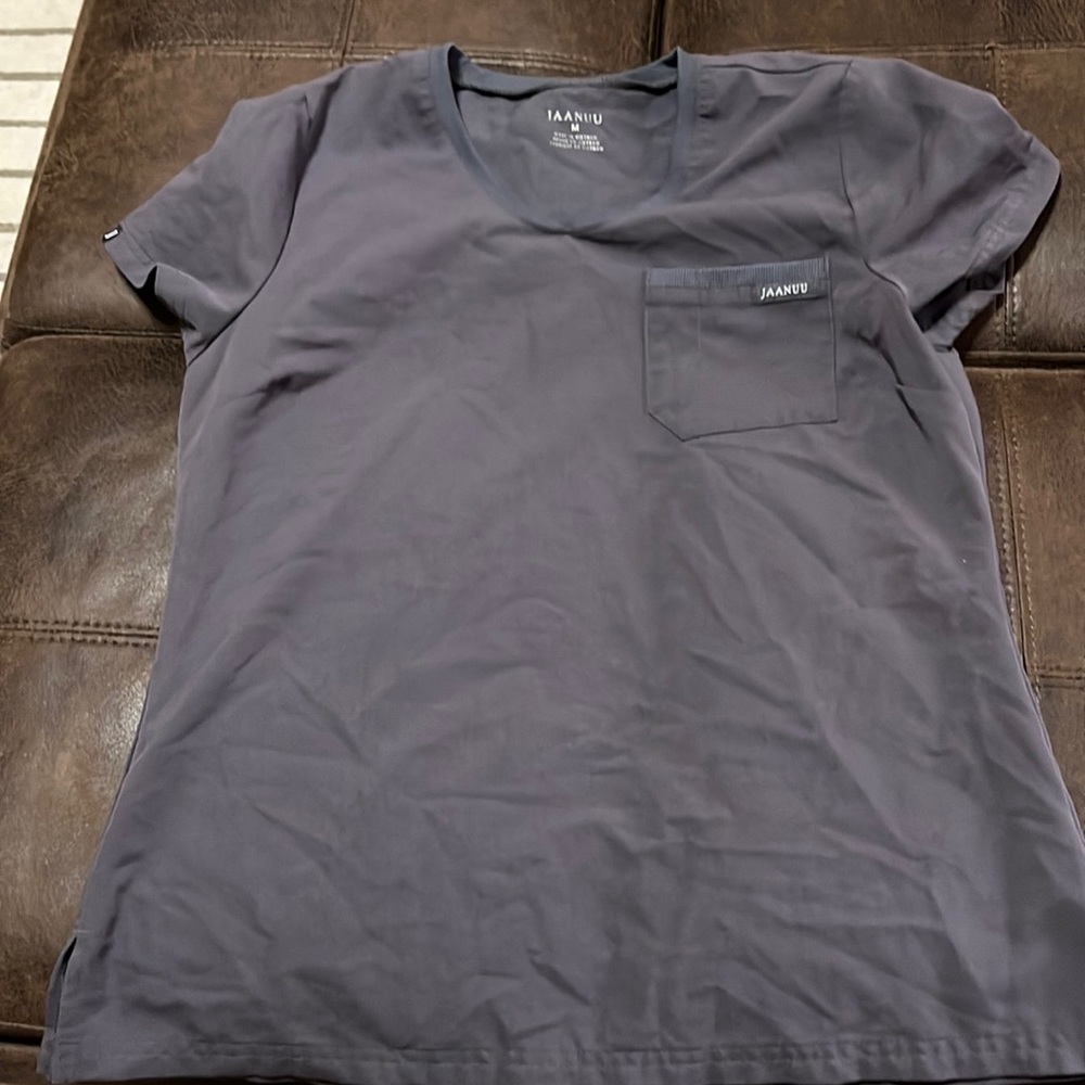 Women’s Jaanuu scrub top